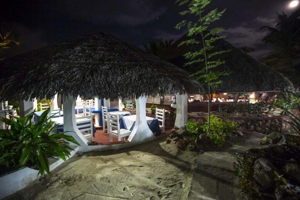 Chez Maggie Hotel & Restaurant Morondava Luaran gambar
