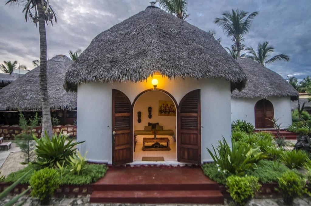 Chez Maggie Hotel & Restaurant Morondava Luaran gambar